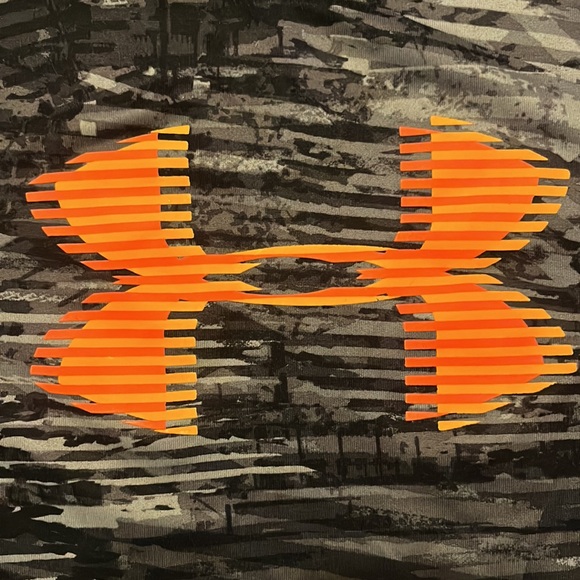 Boys Under Armour Shirt - Picture 2 of 3